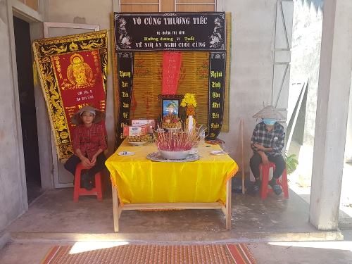 Nghẹn ngào thương hai chị em học sinh giỏi mồ côi cả cha lẫn mẹ